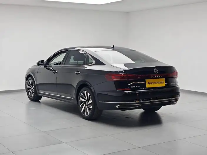 Volkswagen Passat 2023 Model 330TSI Premium Edition – фото 5