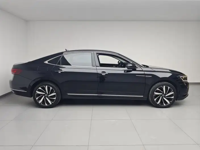 Volkswagen Passat 2023 Model 330TSI Premium Edition – фото 8