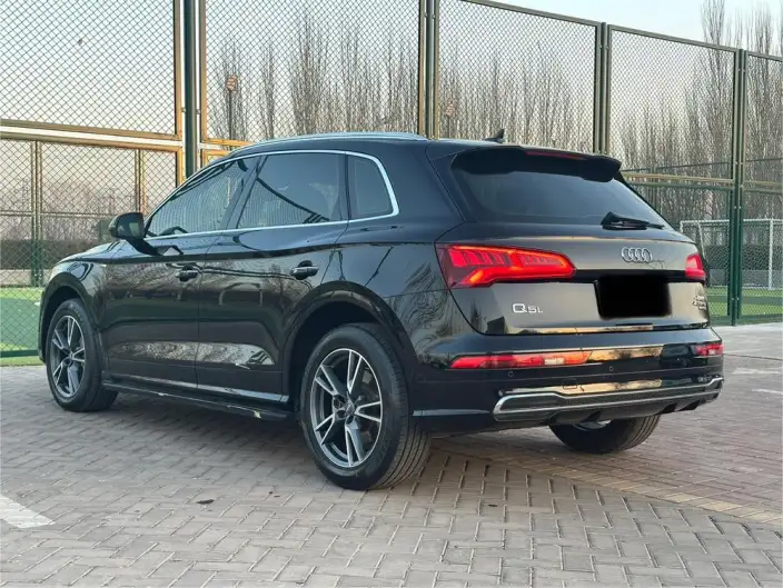 Audi Q5L 2020 Model Facelift 40 TFSI Rong Xiang Fashion Model – фото 4