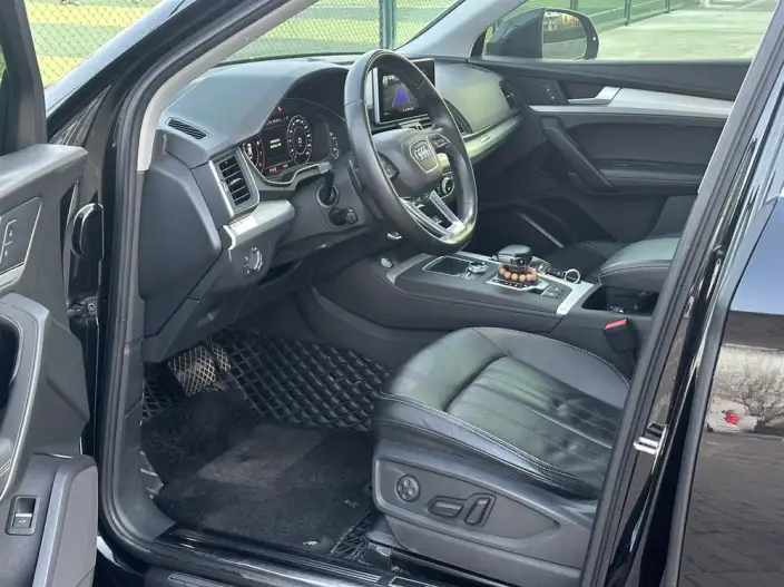 Audi Q5L 2020 Model Facelift 40 TFSI Rong Xiang Fashion Model – фото 9