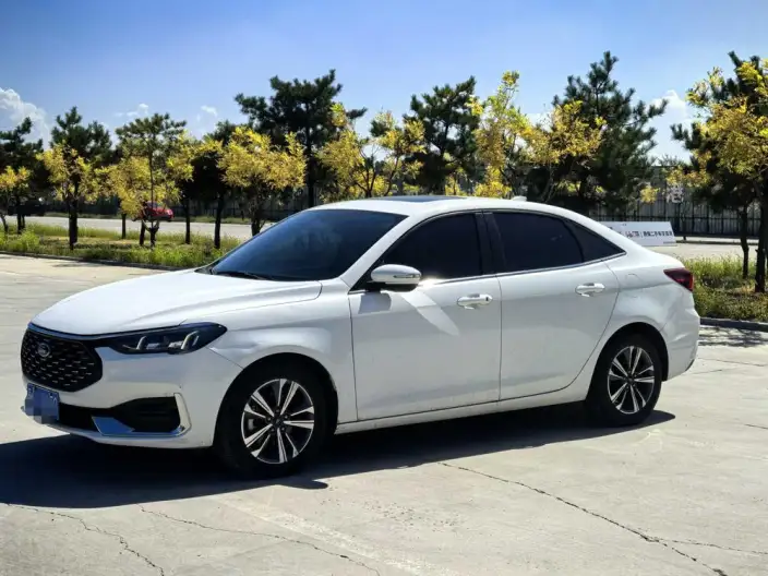 Ford Escort 2021 Model 1.5L Automatic Diamond Edition – фото 1