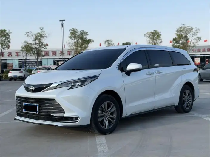 Toyota Sienna 2026 Model Hybrid 2.5L 4WD Premium – фото 1