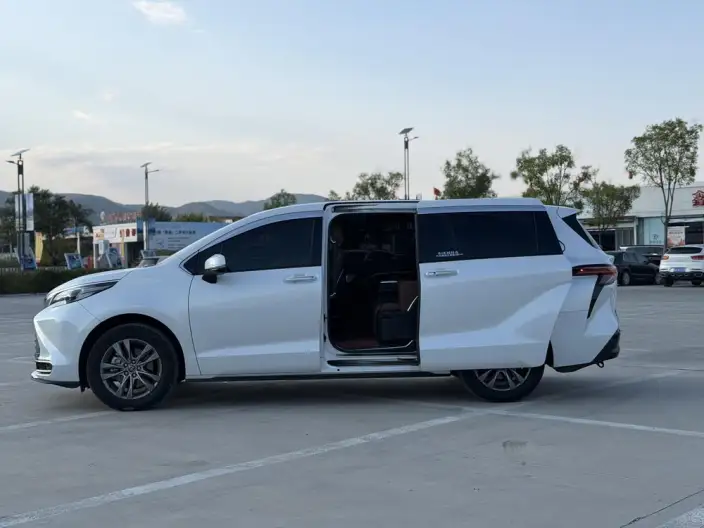 Toyota Sienna 2026 Model Hybrid 2.5L 4WD Premium – фото 4