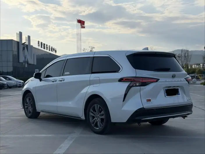Toyota Sienna 2026 Model Hybrid 2.5L 4WD Premium – фото 5