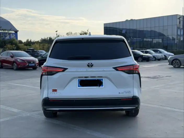 Toyota Sienna 2026 Model Hybrid 2.5L 4WD Premium – фото 6