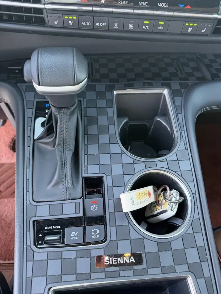 Toyota Sienna 2026 Model Hybrid 2.5L 4WD Premium – фото 10