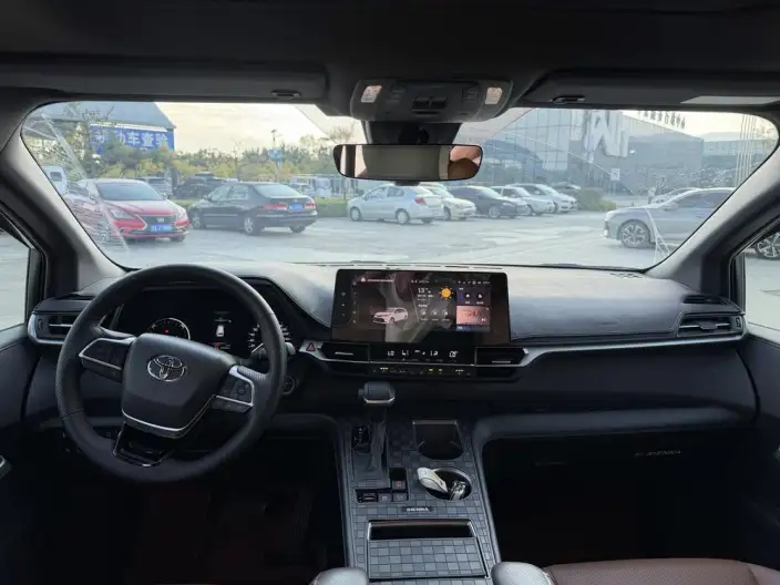 Toyota Sienna 2026 Model Hybrid 2.5L 4WD Premium – фото 11
