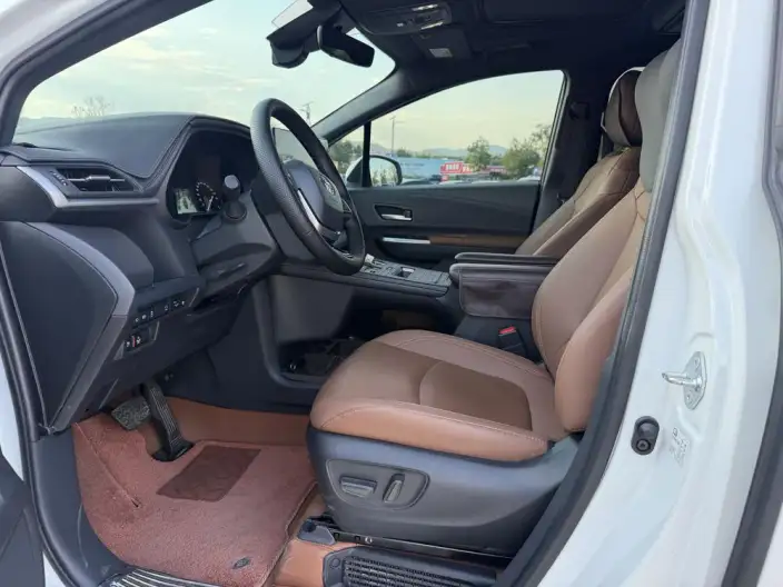 Toyota Sienna 2026 Model Hybrid 2.5L 4WD Premium – фото 15
