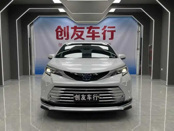 Toyota Sienna 2023 Model Facelift Hybrid 2.5L Platinum edition – фото 2
