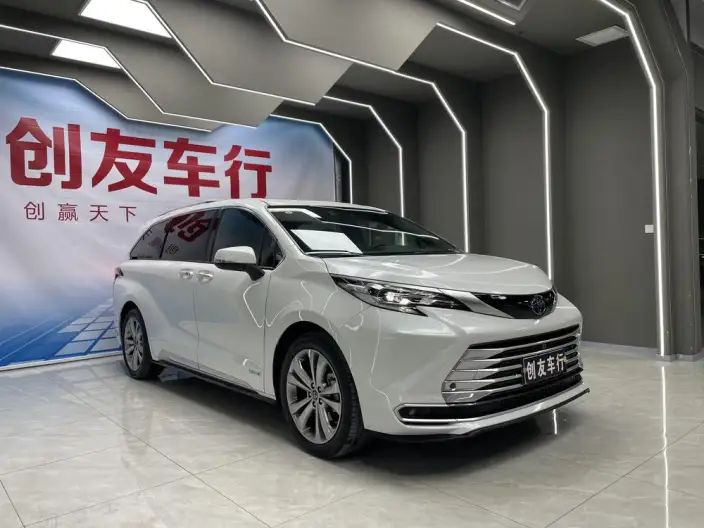 Toyota Sienna 2023 Model Facelift Hybrid 2.5L Platinum edition – фото 3