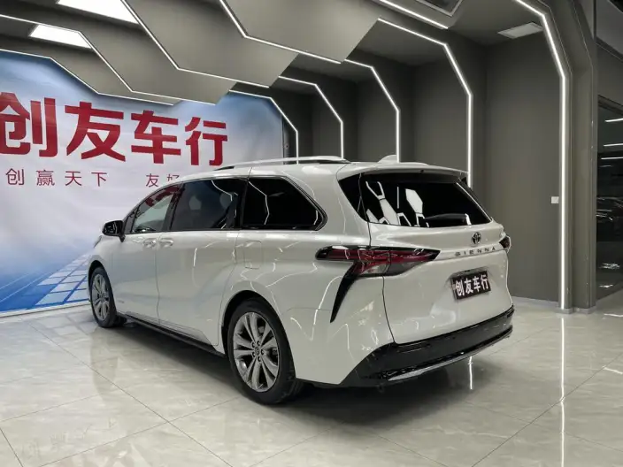 Toyota Sienna 2023 Model Facelift Hybrid 2.5L Platinum edition – фото 4