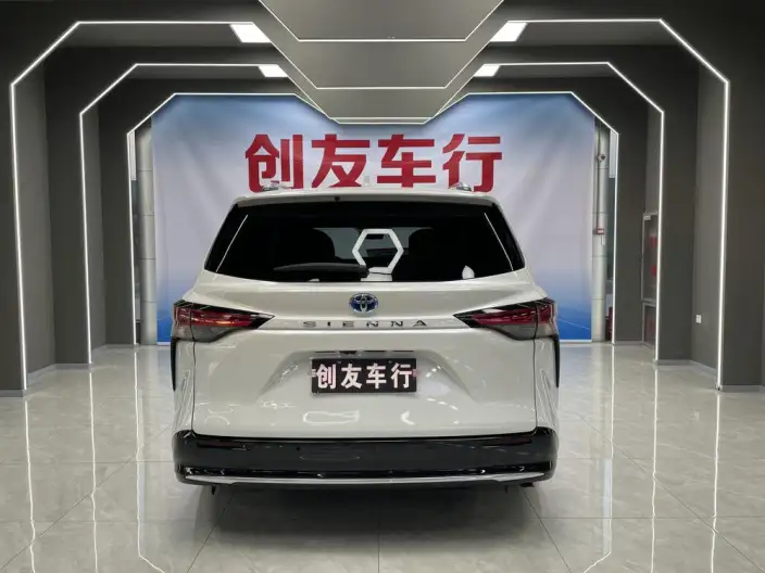 Toyota Sienna 2023 Model Facelift Hybrid 2.5L Platinum edition – фото 5
