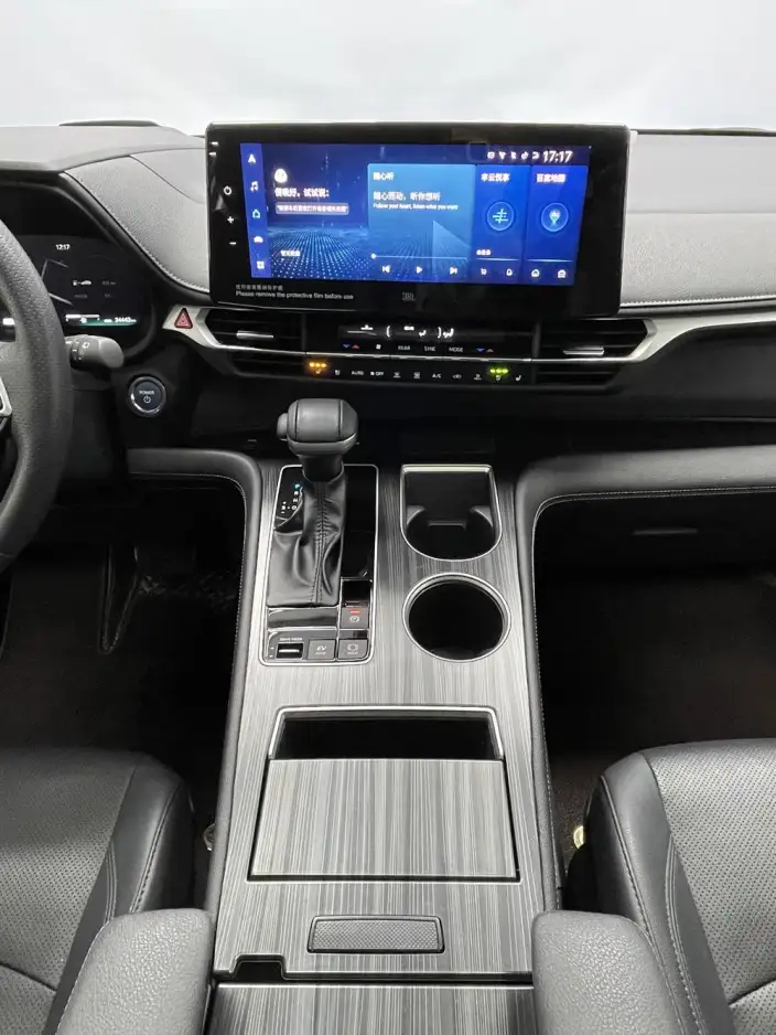 Toyota Sienna 2023 Model Facelift Hybrid 2.5L Platinum edition – фото 8