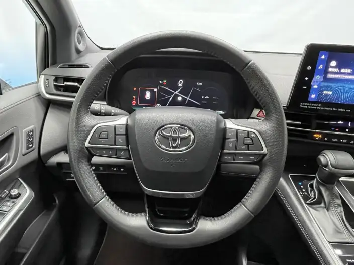 Toyota Sienna 2023 Model Facelift Hybrid 2.5L Platinum edition – фото 10