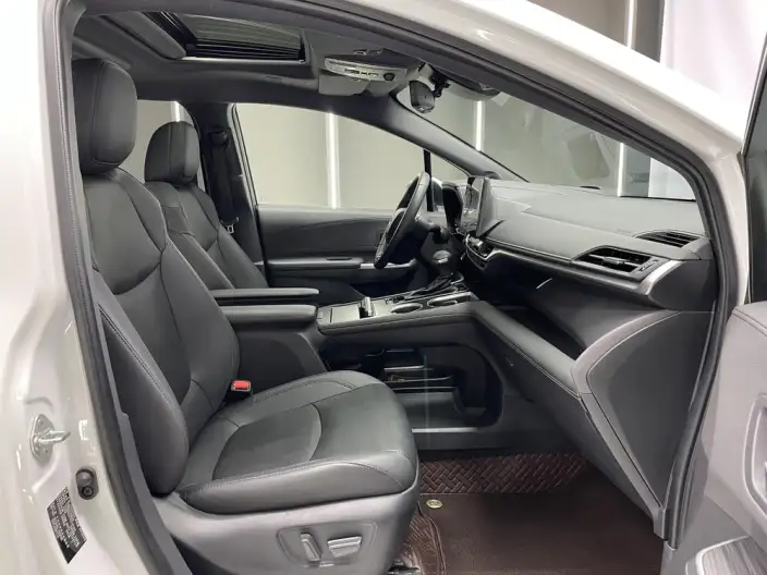 Toyota Sienna 2023 Model Facelift Hybrid 2.5L Platinum edition – фото 12
