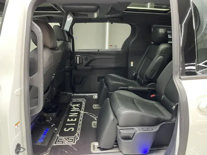 Toyota Sienna 2023 Model Facelift Hybrid 2.5L Platinum edition – фото 13