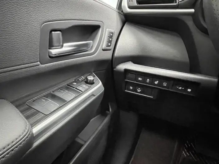 Toyota Sienna 2023 Model Facelift Hybrid 2.5L Platinum edition – фото 14