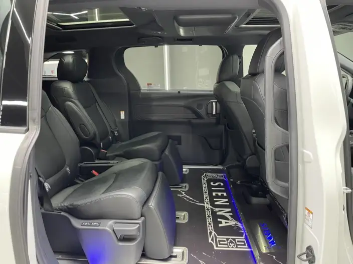 Toyota Sienna 2023 Model Facelift Hybrid 2.5L Platinum edition – фото 15