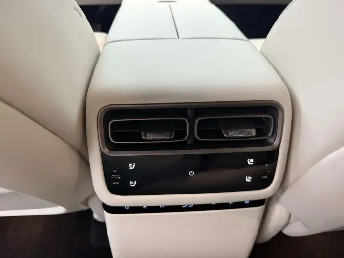 Li Auto i6 2025 Model 2WD Standard Edition – фото 9