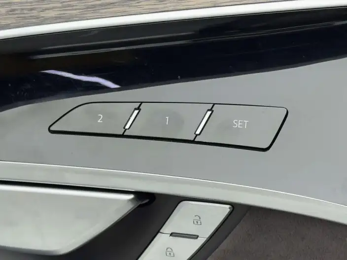 Audi A8 2024 Model A8L 55 TFSI quattro Flagship Model – фото 9