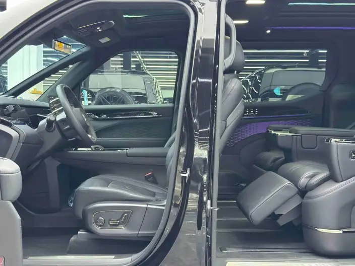 ZEEKR 009 2024 Model VI seat Executive Edition 4WD 108kWh – фото 25