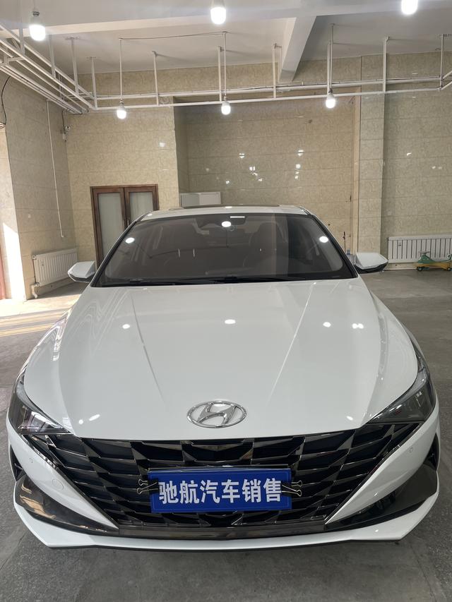 Hyundai Elantra 2021 1.5L CVT LUX Premium – фото 2