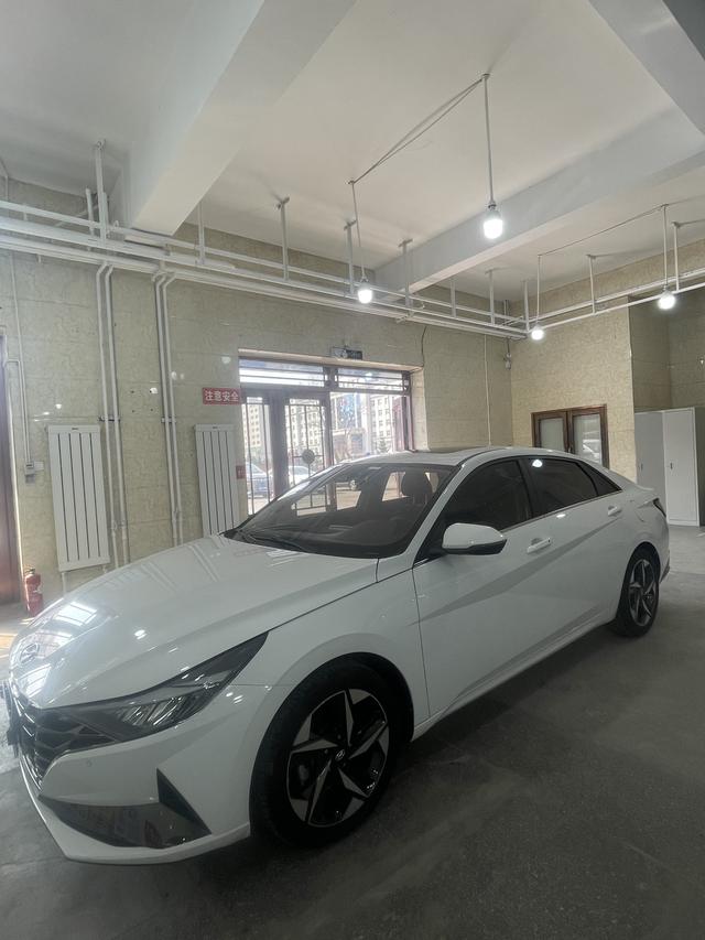 Hyundai Elantra 2021 1.5L CVT LUX Premium – фото 3