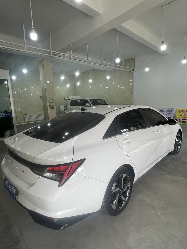 Hyundai Elantra 2021 1.5L CVT LUX Premium – фото 4