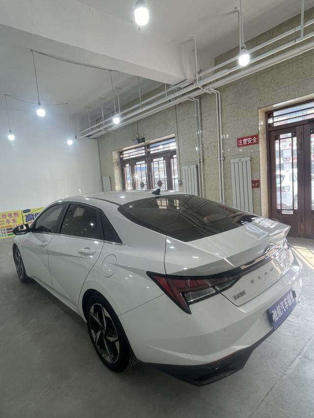 Hyundai Elantra 2021 1.5L CVT LUX Premium – фото 5