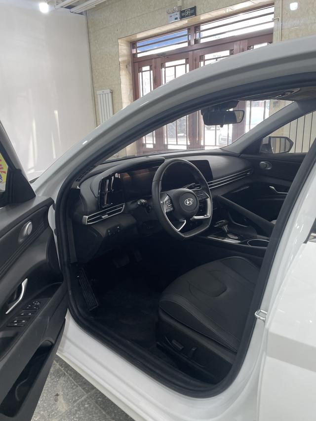 Hyundai Elantra 2021 1.5L CVT LUX Premium – фото 8