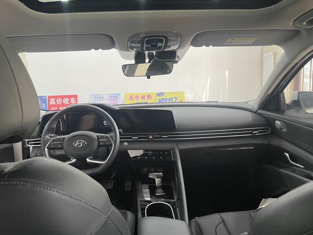 Hyundai Elantra 2021 1.5L CVT LUX Premium – фото 9