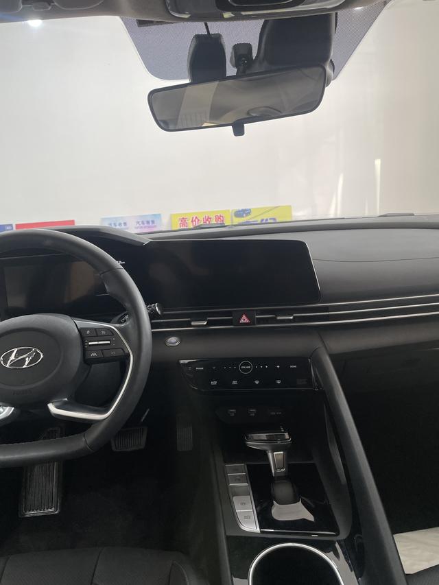 Hyundai Elantra 2021 1.5L CVT LUX Premium – фото 10