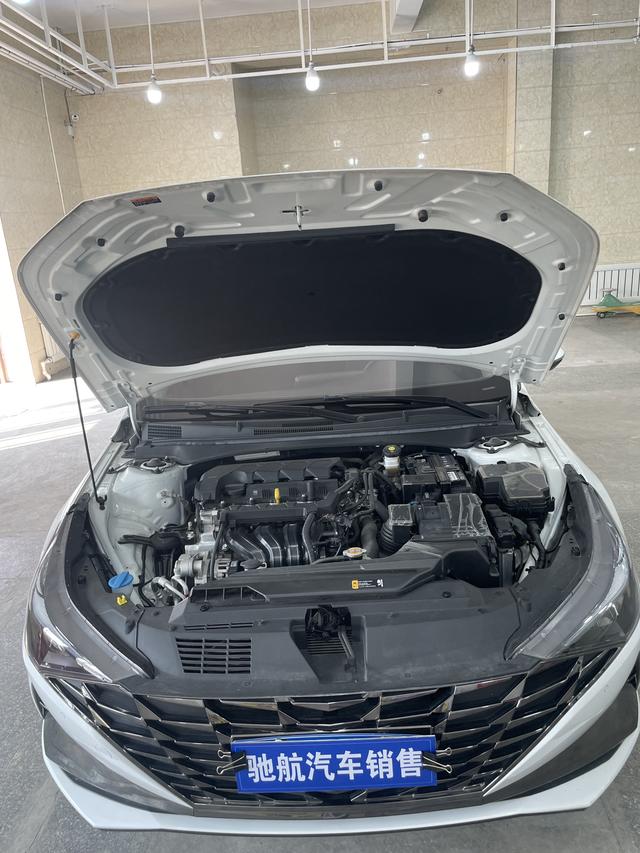 Hyundai Elantra 2021 1.5L CVT LUX Premium – фото 16
