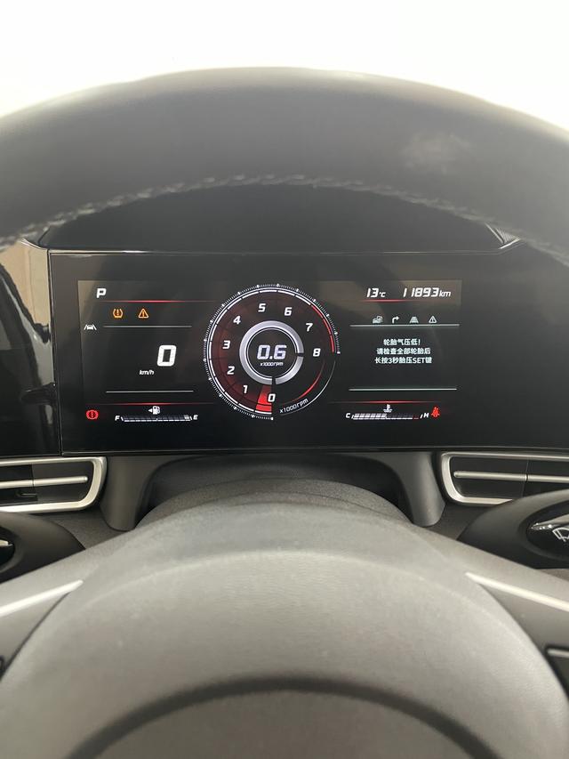 Hyundai Elantra 2021 1.5L CVT LUX Premium – фото 19