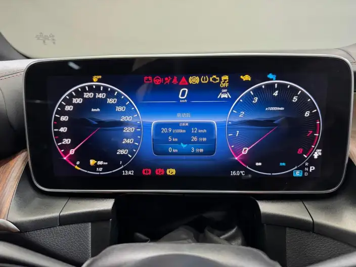 Mercedes-Benz GLC 2025 Model Facelift GLC 300 L 4MATIC Dynamic Model 5 seat – фото 19