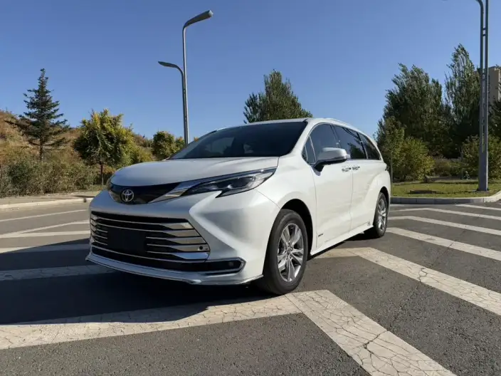 Toyota Sienna 2024 Model Hybrid 2.5L Comfort Edition – фото 1