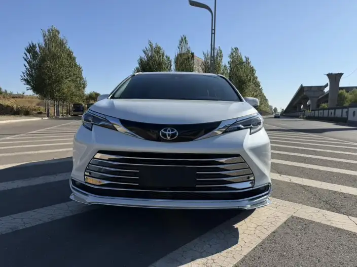 Toyota Sienna 2024 Model Hybrid 2.5L Comfort Edition – фото 2