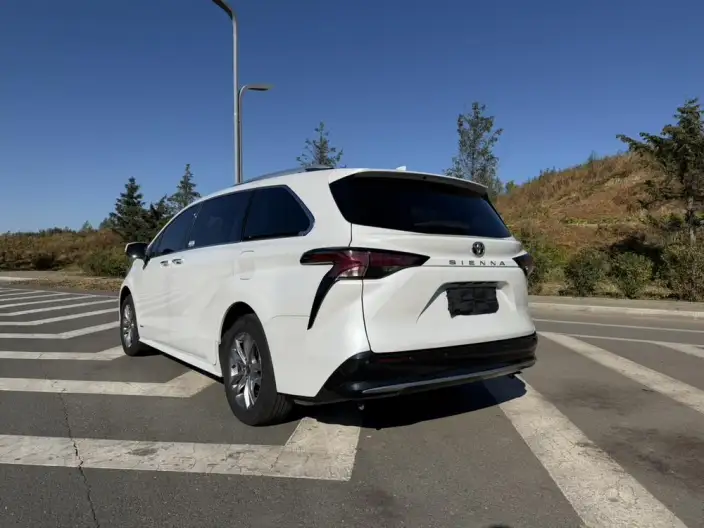 Toyota Sienna 2024 Model Hybrid 2.5L Comfort Edition – фото 4