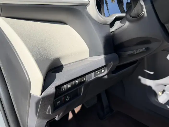 Toyota Sienna 2024 Model Hybrid 2.5L Comfort Edition – фото 9
