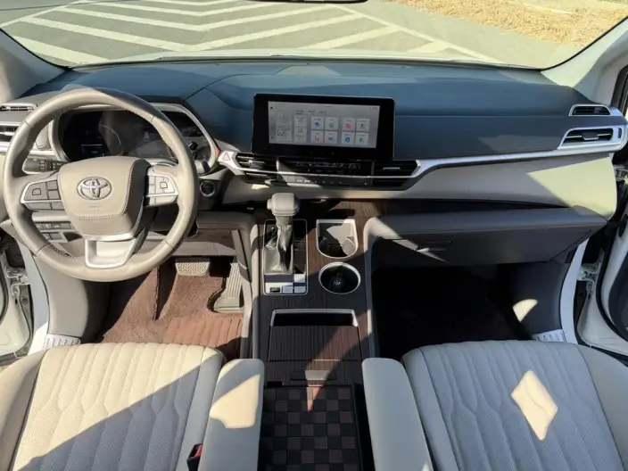 Toyota Sienna 2024 Model Hybrid 2.5L Comfort Edition – фото 13