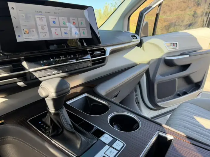 Toyota Sienna 2024 Model Hybrid 2.5L Comfort Edition – фото 14