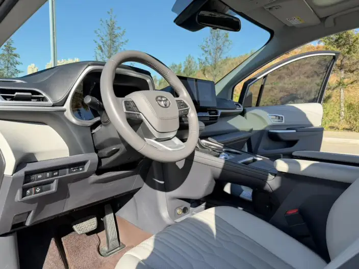 Toyota Sienna 2024 Model Hybrid 2.5L Comfort Edition – фото 15