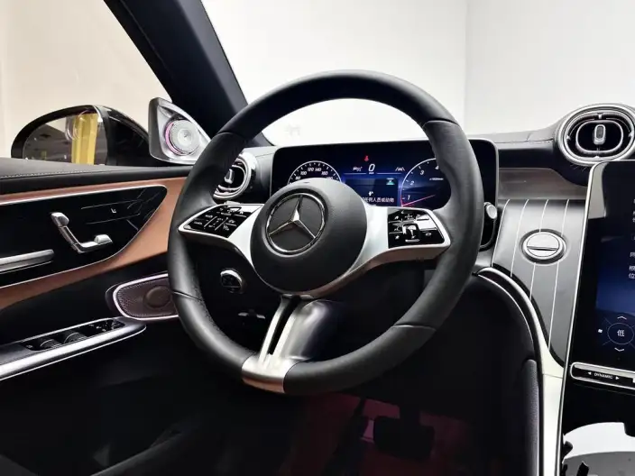 Mercedes-Benz GLC 2025 Model GLC 260 L 4MATIC Dynamic Model 5 seat – фото 16