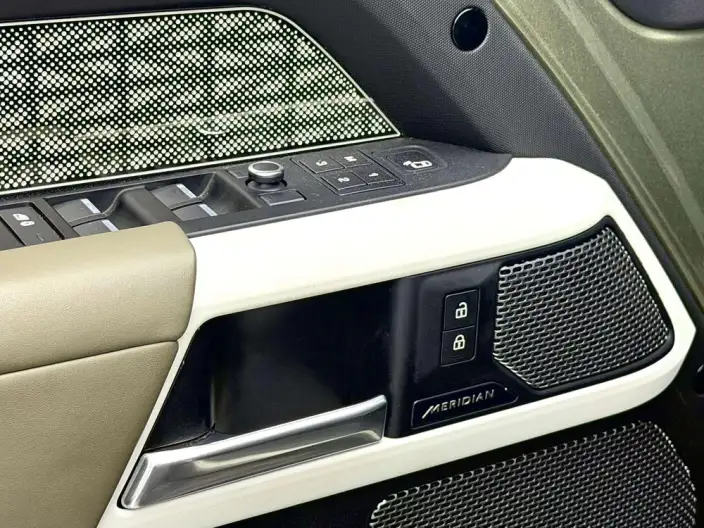 Land Rover Defender 2020 Model 110 P400 HSE – фото 11