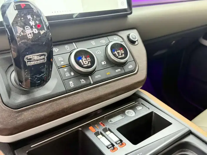 Land Rover Defender 2020 Model 110 P400 HSE – фото 12
