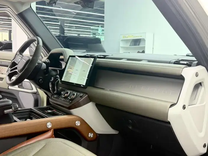 Land Rover Defender 2020 Model 110 P400 HSE – фото 15