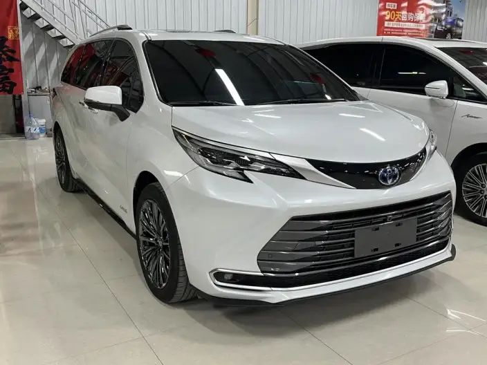 Toyota Sienna 2023 Model Hybrid 2.5L Premium Edition – фото 3