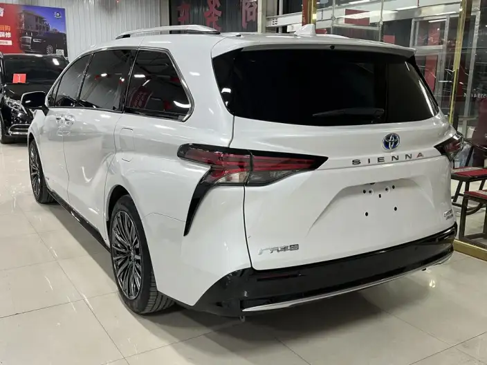 Toyota Sienna 2023 Model Hybrid 2.5L Premium Edition – фото 4