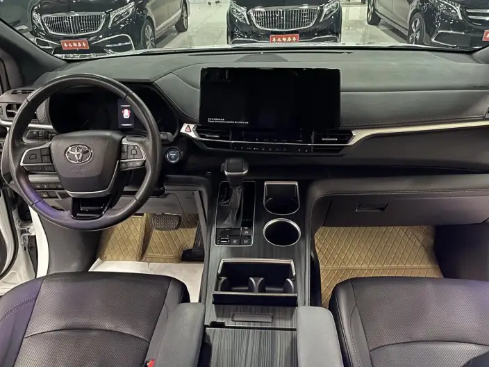 Toyota Sienna 2023 Model Hybrid 2.5L Premium Edition – фото 7