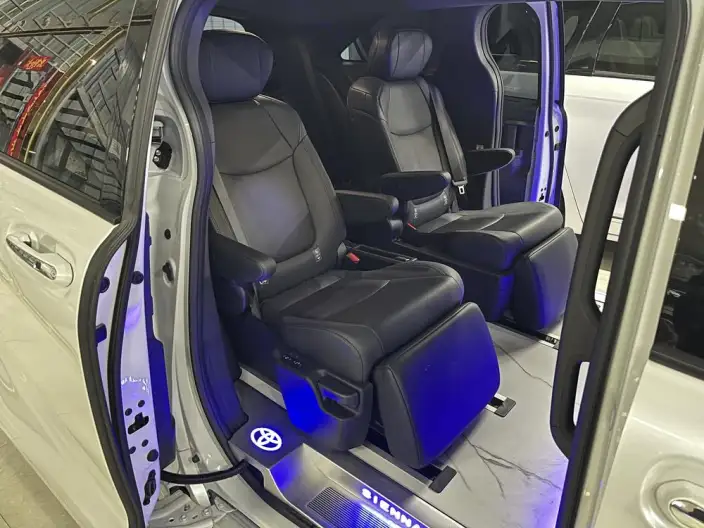 Toyota Sienna 2023 Model Hybrid 2.5L Premium Edition – фото 9